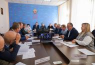 В окупованому Луганську відбулося засідання "Комітету з інфраструктури" щодо дефіциту водопостачання в регіоні. У ньому взяли участь представники "міністерств", відомств та муніципалітетів, повідомляють окупаційні канали.