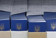Украинские мужчины больше не смогут получить паспорт за границей, но есть исключения: подробности