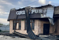 В центре Лисичанска ночью сгорел ресторан GRILL PUB