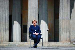 Меркель отказалась ехать на саммит G7