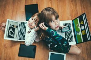 Как отвлечь ребенка от смартфона или компьютера