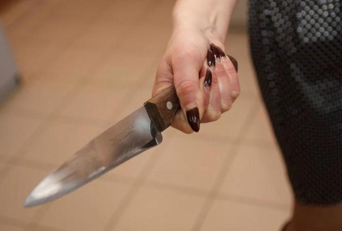 В Рубежном вечер в "приятной" компании закончился для мужчины ударом ножа в спину
