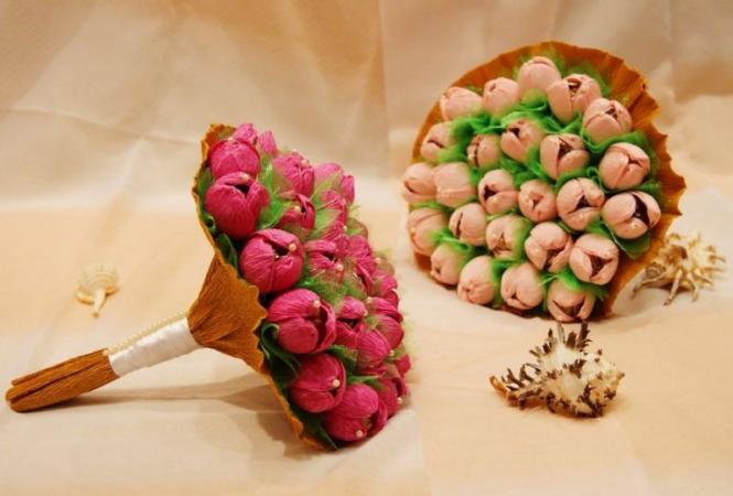 Как сделать цветы из конфет?