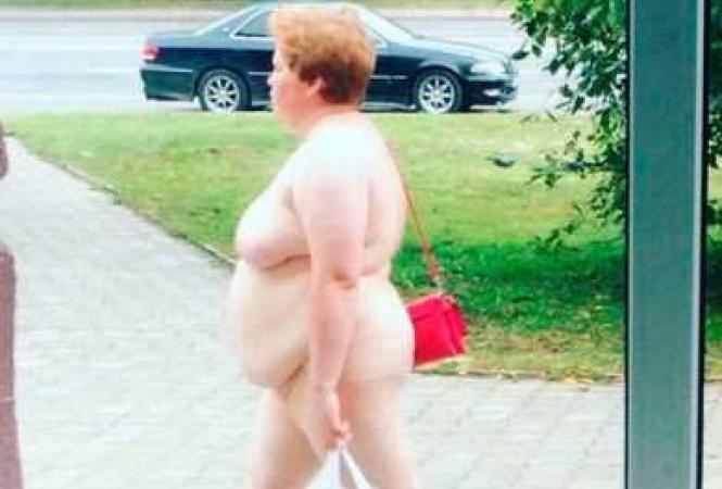 Голая девушка гуляет по улице: порно видео на chelmass.ru