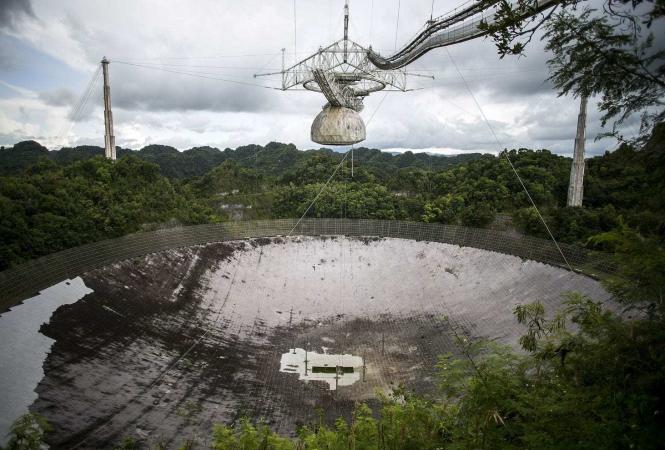 телескоп обсерватории "Аресибо" в Пуэрто-Рико