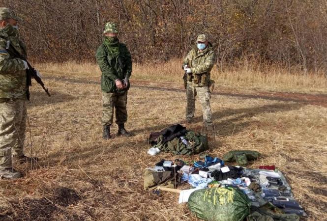 На Луганщине задержан россиянин, который бежал через границу, чтобы попросить убежище в Украине