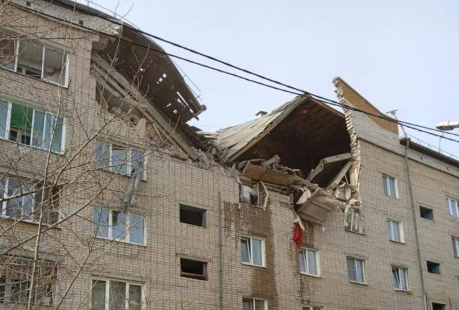 В Чите в результате взрыва обрушились 2 этажа 5-этажного дома