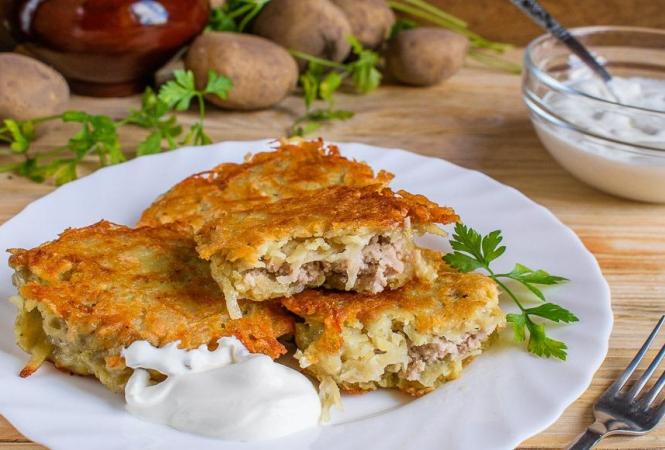 Деруны, драники и колдуны: готовим вкусные картофельные оладьи