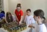 В Северодонецке школьников заставляют делать окопные свечи для оккупантов