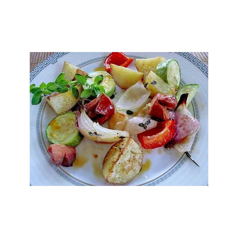Запеченные колбаски с овощами Запеченные колбаски с овощами