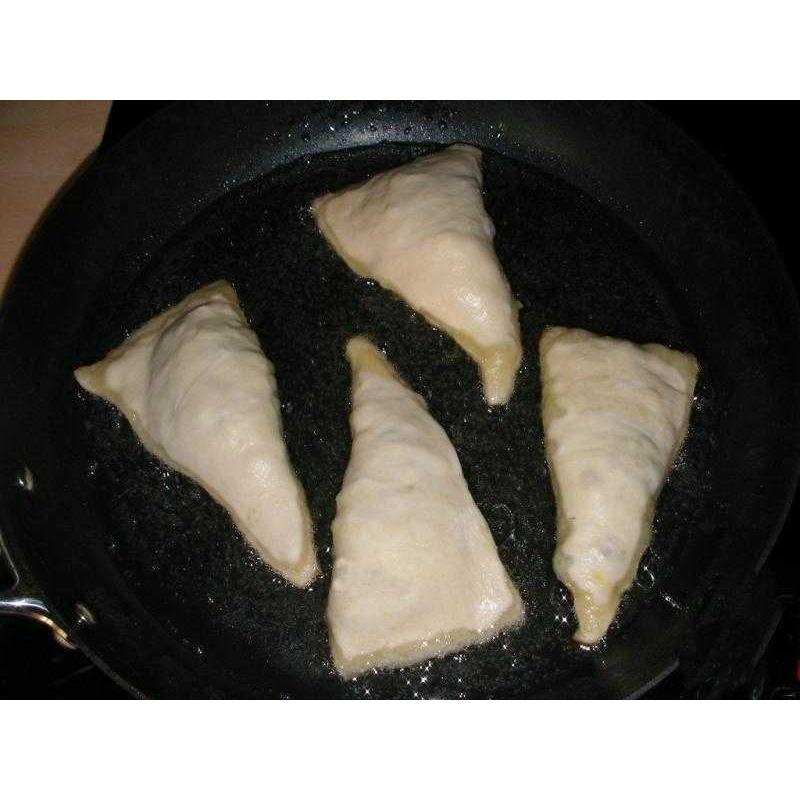 Жареные пирожки-уголки Жареные пирожки-уголки