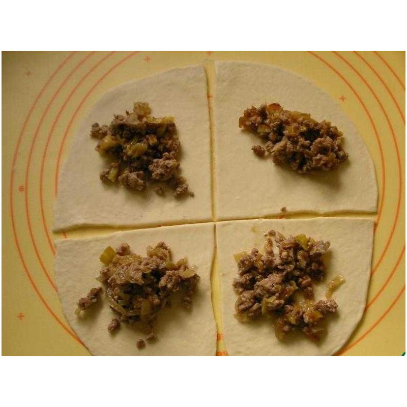 Жареные пирожки-уголки Жареные пирожки-уголки