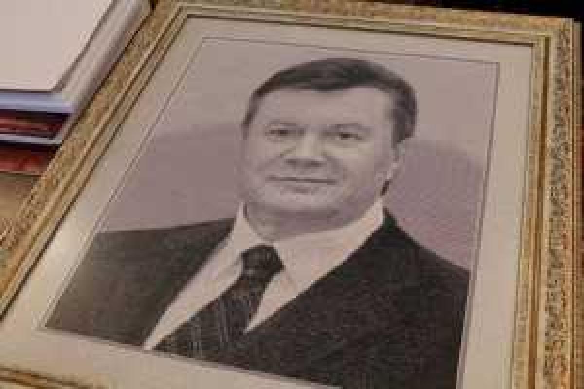 Кто на самом деле вышил портрет Януковича на Тернопольщине? Кто на самом деле вышил портрет Януковича на Тернопольщине?
