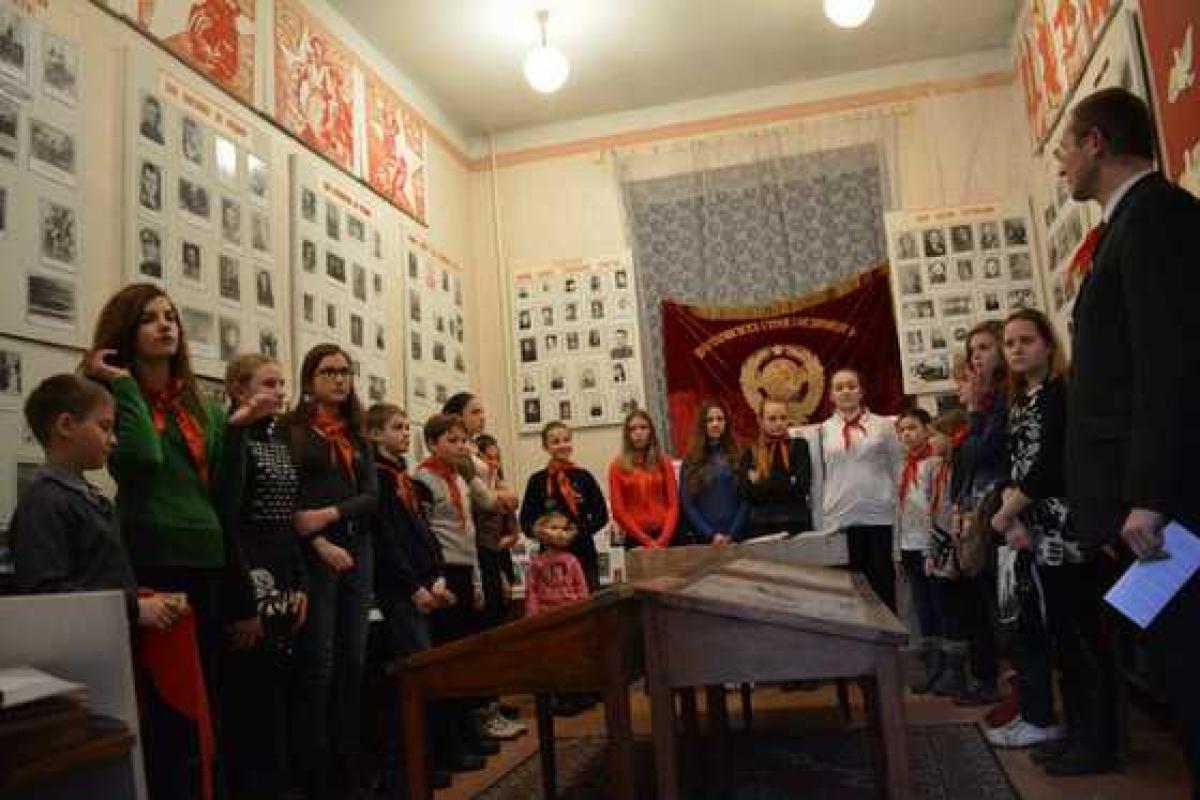 Пионеры Мариуполя познакомились с подвигом пионера-героя