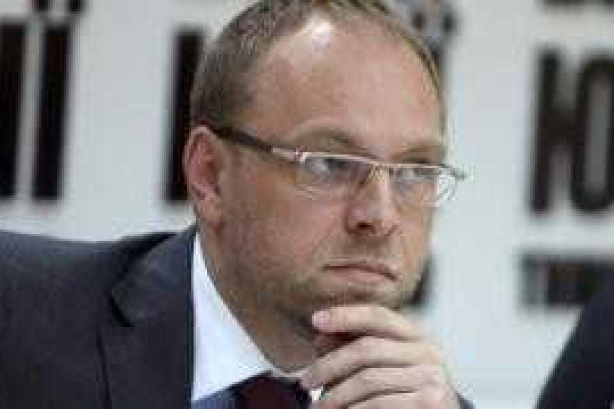 Закрыть сфальсифицированное против него дело требует от суда Сергей Власенко Закрыть сфальсифицированное против него дело требует от суда Сергей Власенко
