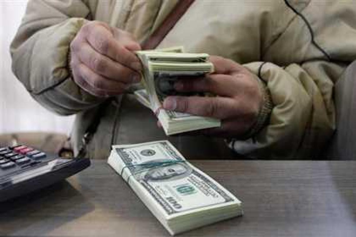Банки сообщили о резком повышении спроса россиян на валюту Банки сообщили о резком повышении спроса россиян на валюту