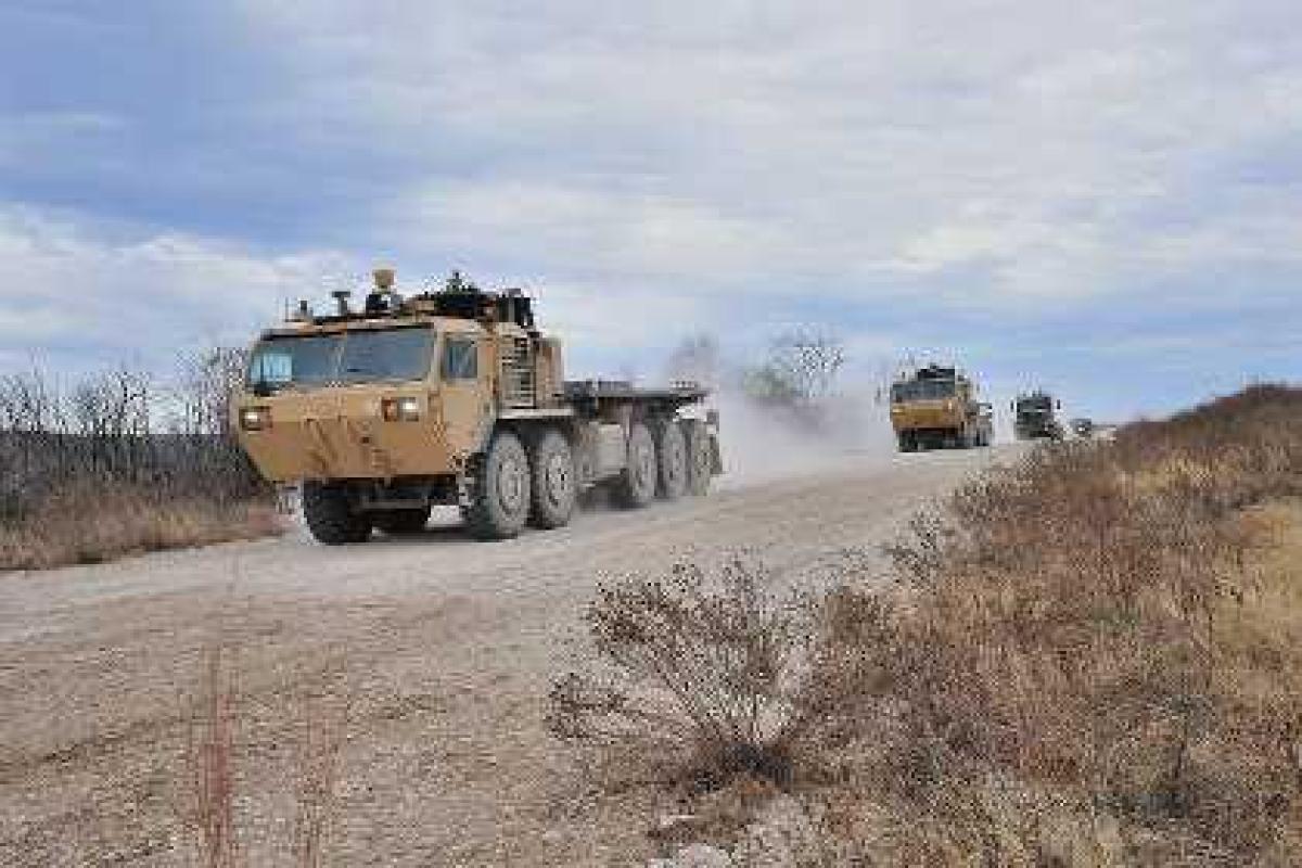Американские военные испытали автоколонну без водителей Американские военные испытали автоколонну без водителей