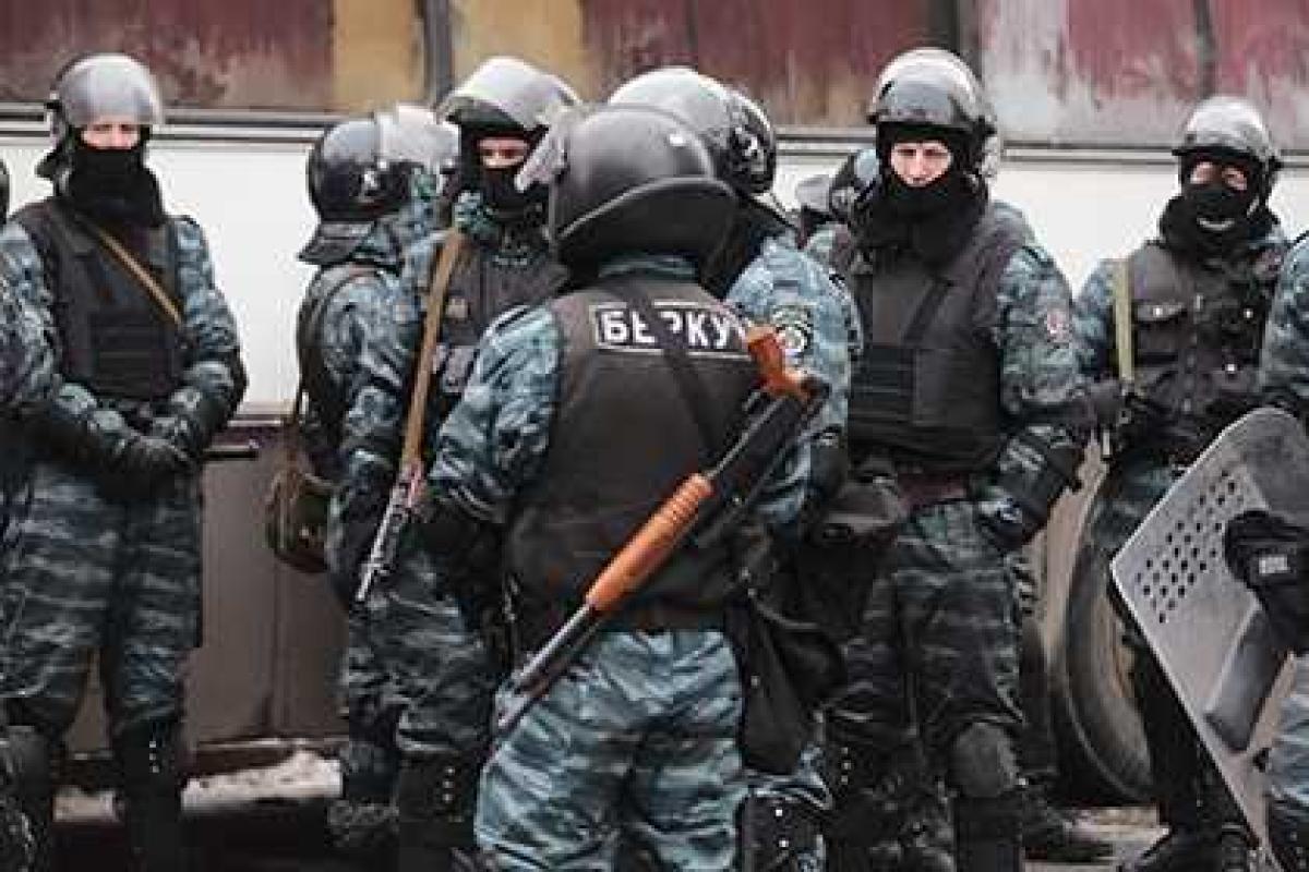 Капитан внутренних войск умер после столкновений на ул. Грушевского Капитан внутренних войск умер после столкновений на ул. Грушевского