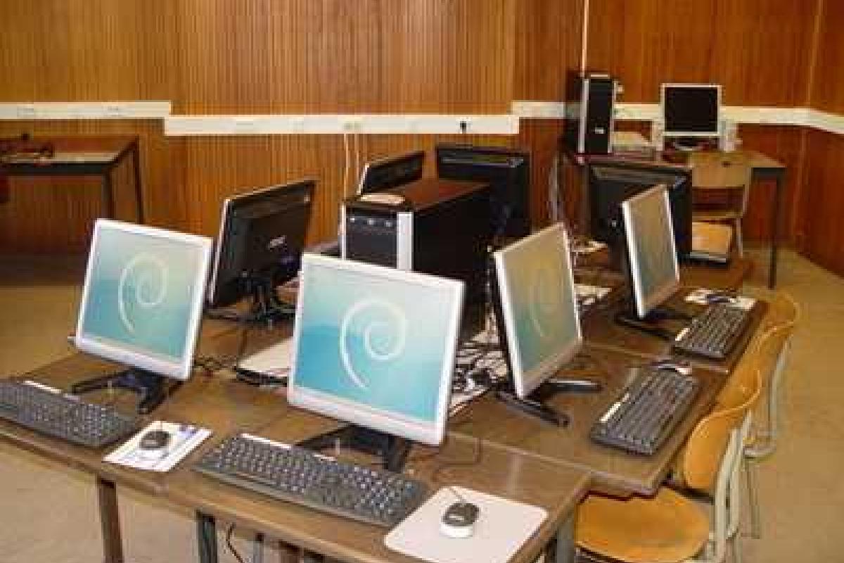 Интернет-центры открыли в библиотеках Сакского района Интернет-центры открыли в библиотеках Сакского района