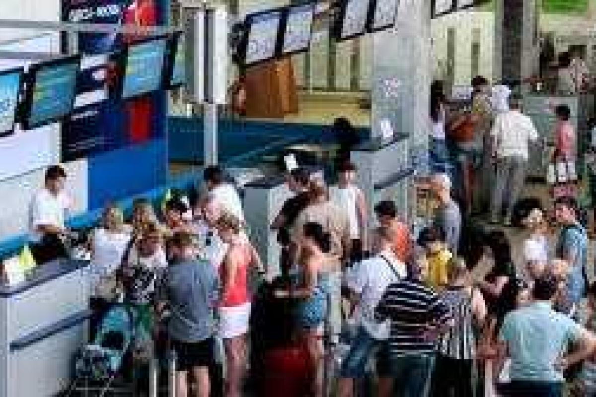 Украинские пограничники пресекают попытки пересечения границы без надлежащих документов Украинские пограничники пресекают попытки пересечения границы без надлежащих документов