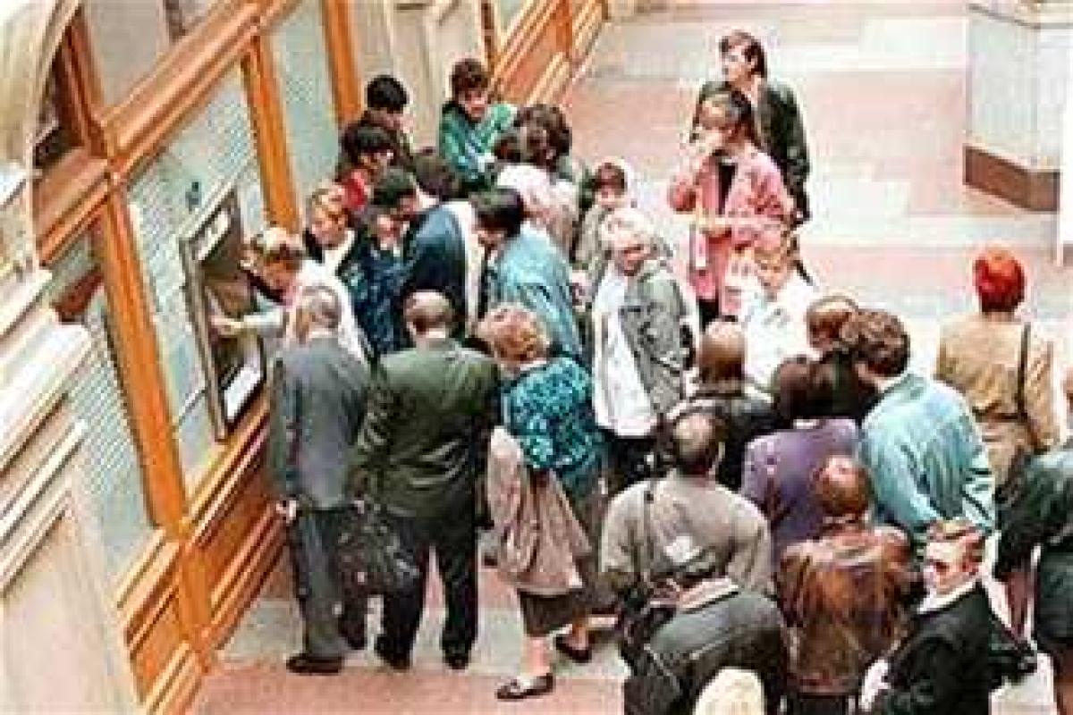 В Киеве приостановили работу филиалы многих банков. В банкоматах Украины - перебои с наличностью В Киеве приостановили работу филиалы многих банков. В банкоматах Украины - перебои с наличностью