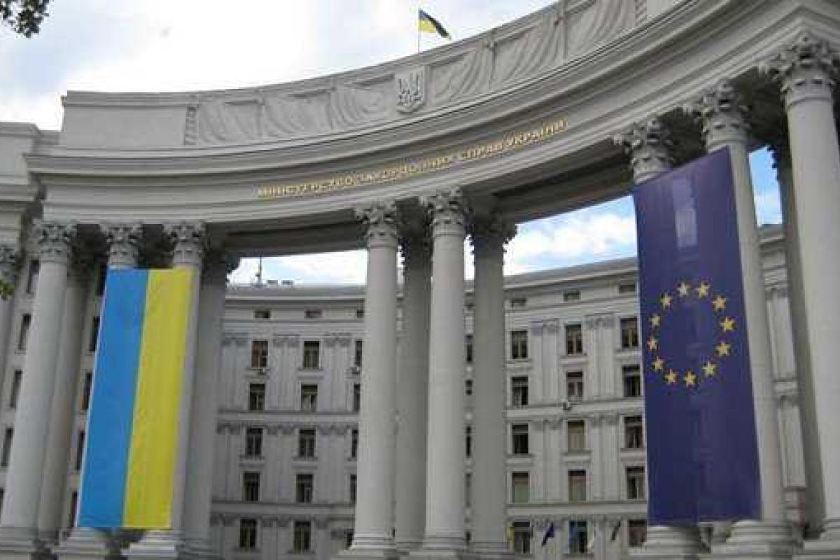 МИД Украины вручил ноту Временному поверенному РФ Андрею Воробьеву МИД Украины вручил ноту Временному поверенному РФ Андрею Воробьеву