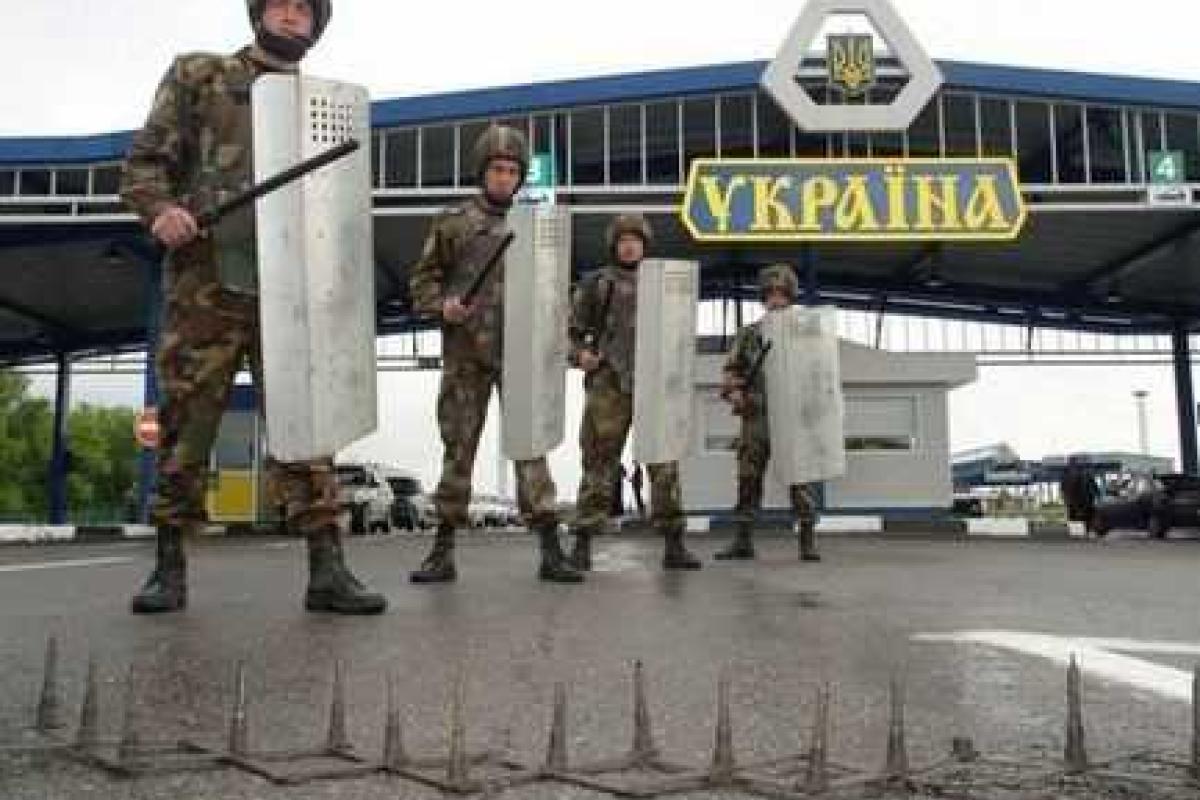 Пострадавших евромайдановцев пропускают через границу в упрощенном порядке Пострадавших евромайдановцев пропускают через границу в упрощенном порядке