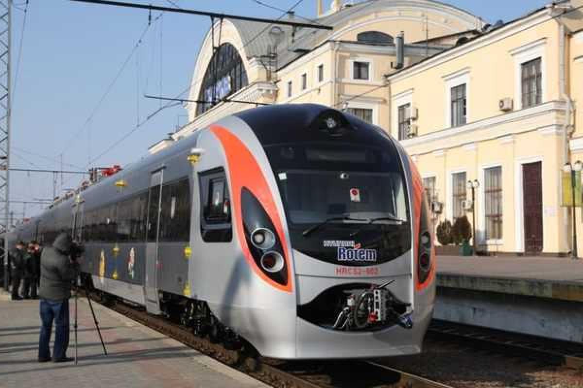 Комплексный "медосмотр" проходят поезда "Интерсити+" Комплексный "медосмотр" проходят поезда "Интерсити+"