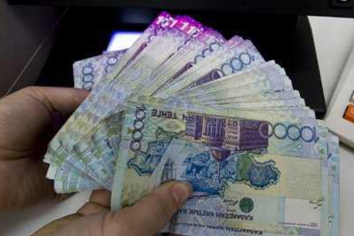 Жительница Казахстана подарила подруге сапоги с миллионом тенге Жительница Казахстана подарила подруге сапоги с миллионом тенге