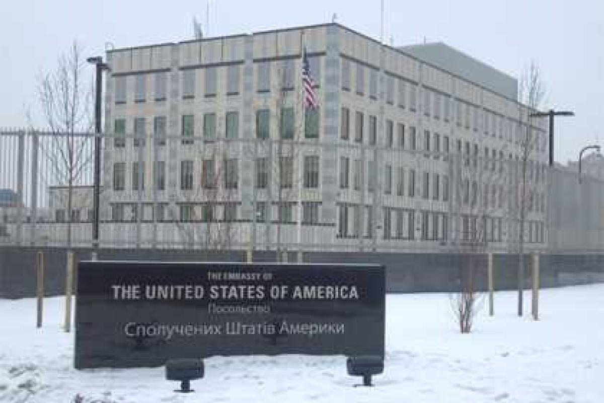 У посольства США в Киеве возведут «банановую баррикаду» У посольства США в Киеве возведут «банановую баррикаду»