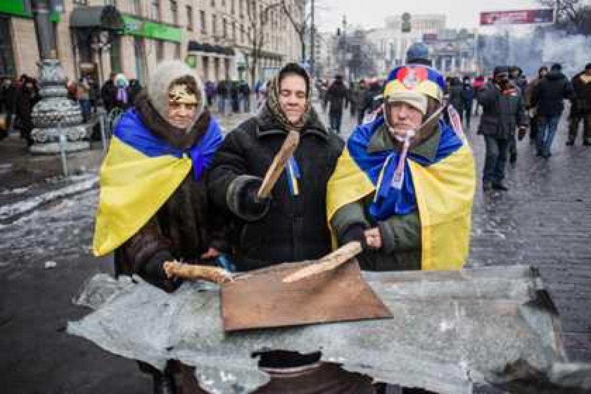 На Майдане создали женский отряд самообороны На Майдане создали женский отряд самообороны