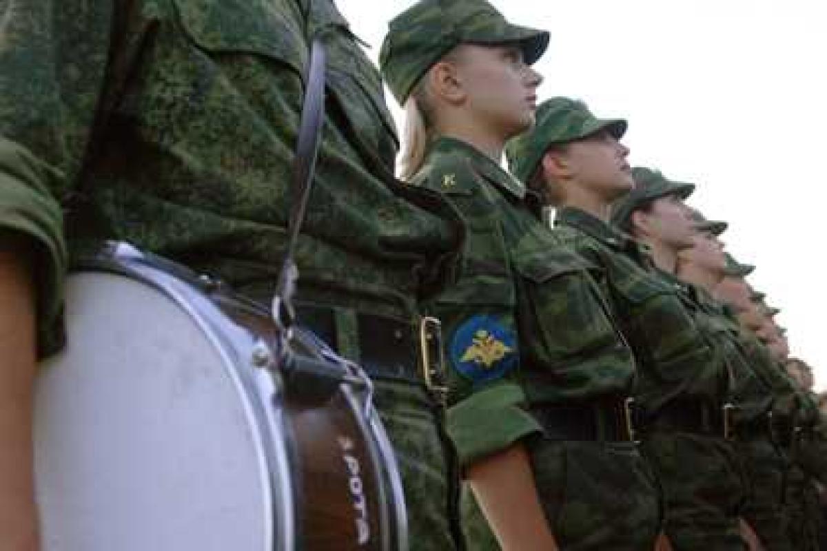 Уральскую школьницу поставили на воинский учет Уральскую школьницу поставили на воинский учет