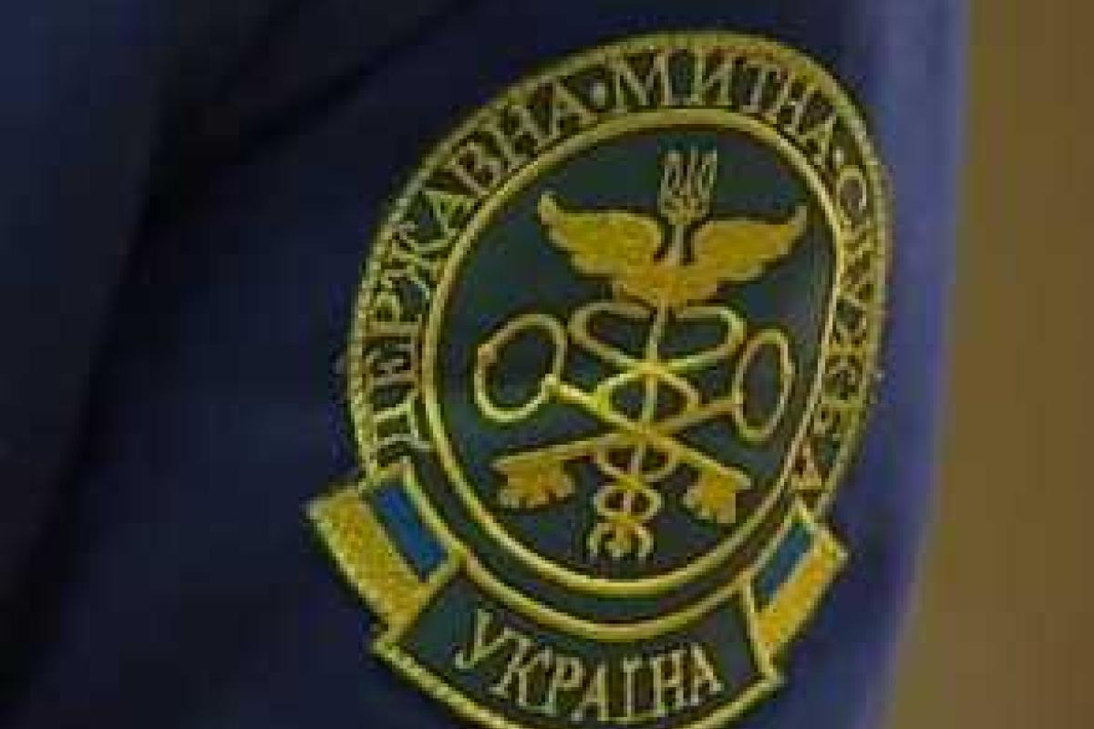 В "зеленом коридоре" таможенники обнаружили у гражданина Сирии "лишнюю" валюту В "зеленом коридоре" таможенники обнаружили у гражданина Сирии "лишнюю" валюту