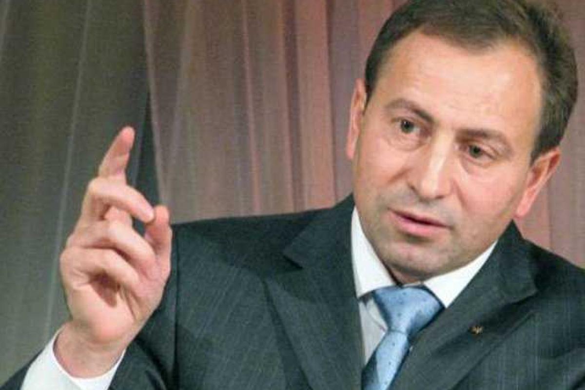 Дешевые гипсовые бюсты предложил поставить Н.Томенко растратчикам государственных средств Дешевые гипсовые бюсты предложил поставить Н.Томенко растратчикам государственных средств