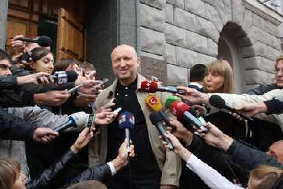 Заработная плата и место работы для мобилизованных в ряды ВС будут сохранены - А.Турчинов