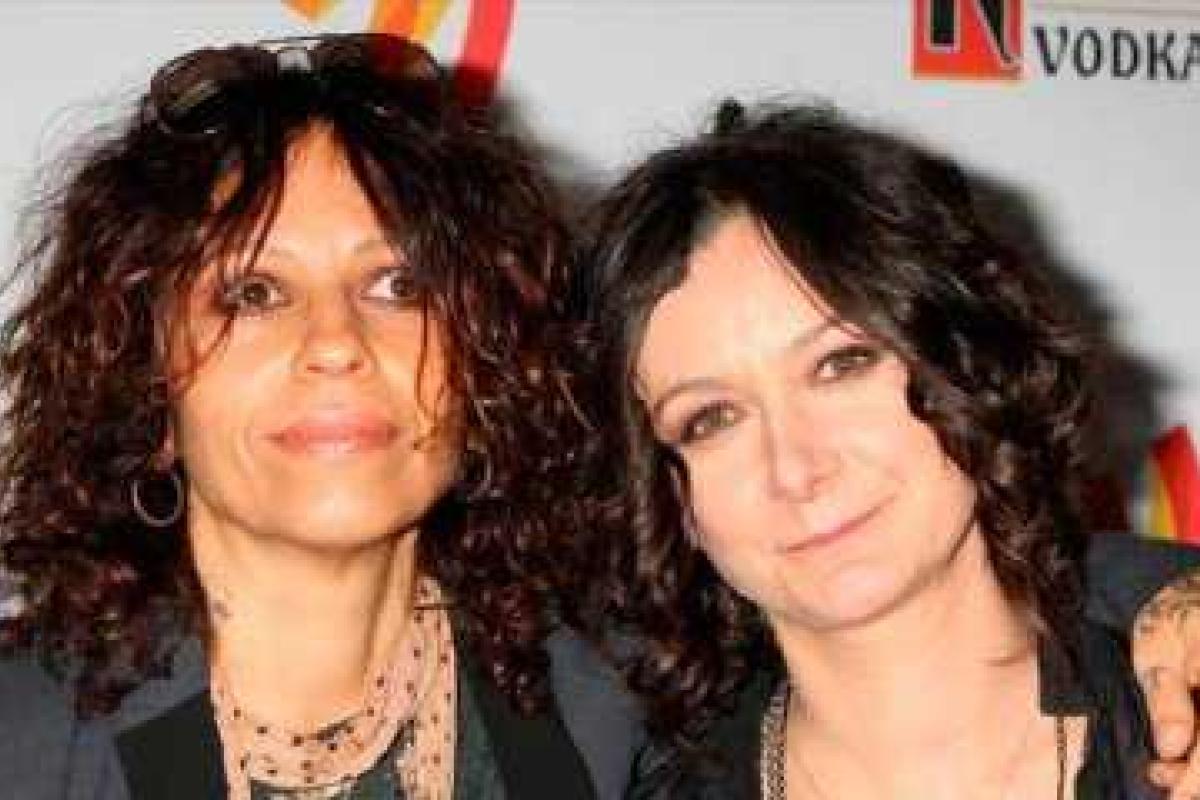 Заключен брак популярной актрисы Сары Гилберт с любимой подругой Заключен брак популярной актрисы Сары Гилберт с любимой подругой