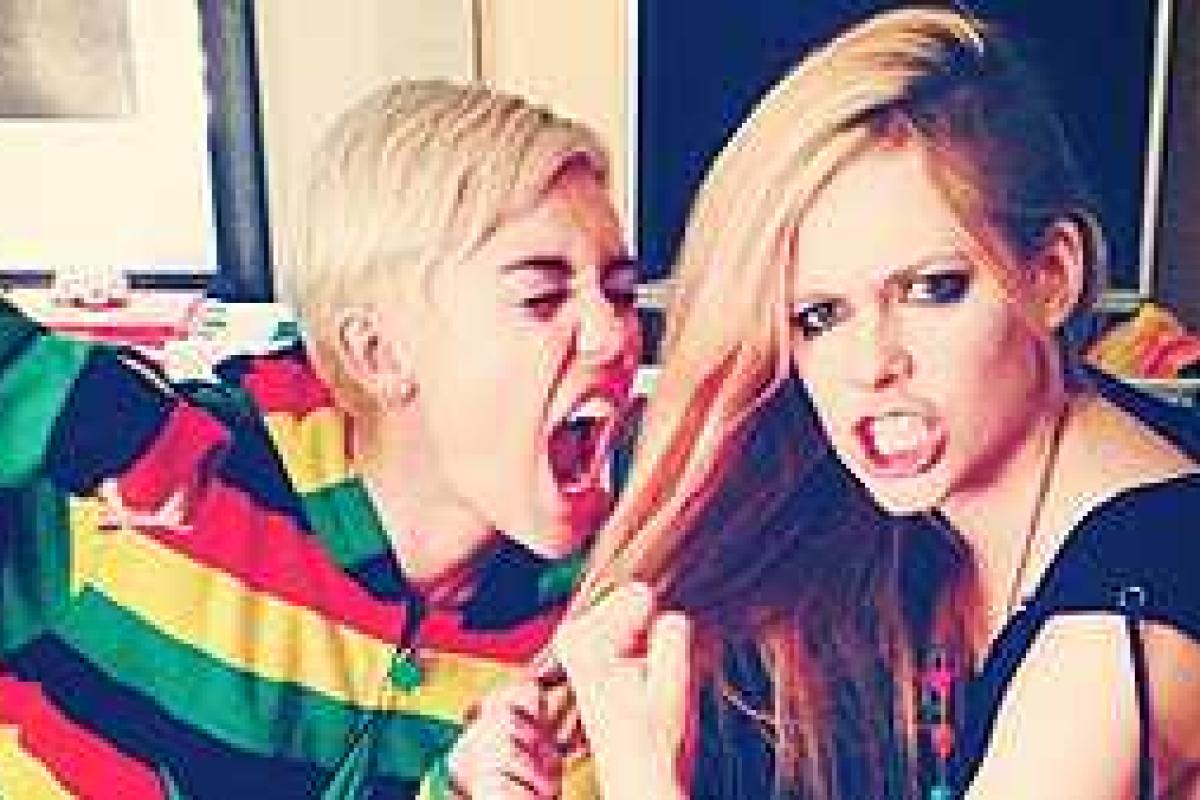 Первоапрельская драка эпатажных звезд Первоапрельская драка эпатажных звезд