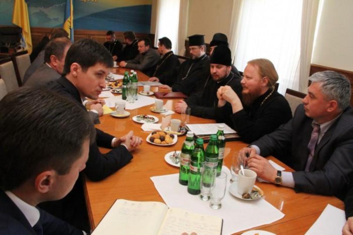 Совместными усилиями власти и духовенства можно найти пути взаимопонимания и примирения украинского народа - В.Шандра Совместными усилиями власти и духовенства можно найти пути взаимопонимания и примирения украинского народа - В.Шандра
