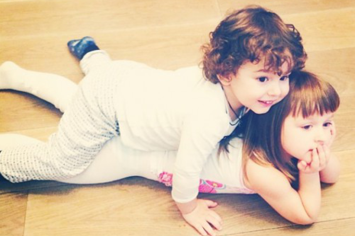 Маленький сын Анфисы Чеховой уже заигрывает с девочками Маленький сын Анфисы Чеховой уже заигрывает с девочками