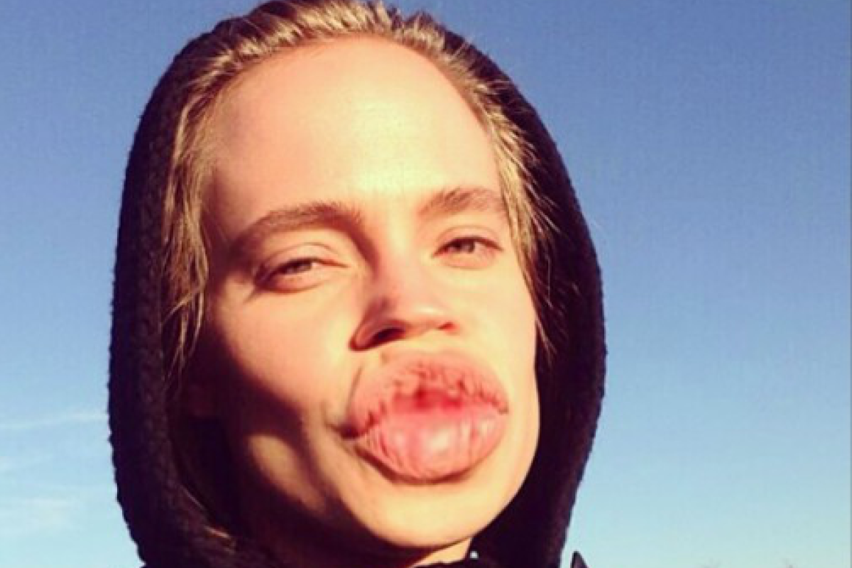 Глюкоза "ушикарнила" себя при помощи фотошопа Глюкоза "ушикарнила" себя при помощи фотошопа