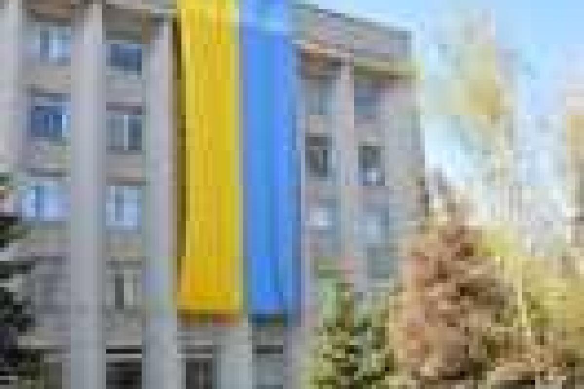 Самый большой в Украине флаг появился на здании херсонского горсовета Самый большой в Украине флаг появился на здании херсонского горсовета