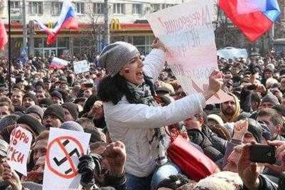 Жители Донецка хотят жить мирно и спокойно Жители Донецка хотят жить мирно и спокойно