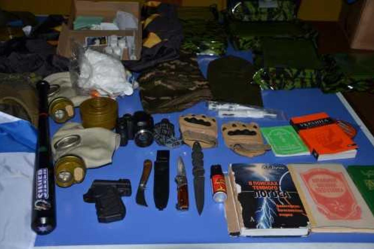 Российский "турист" вез в Украину таблицы радиопозывных и ракетницы Российский "турист" вез в Украину таблицы радиопозывных и ракетницы