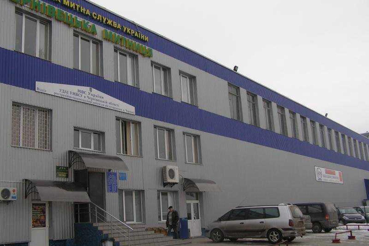 Буковинские таможенники помогли донецким пограничникам в приобретении бронежилетов Буковинские таможенники помогли донецким пограничникам в приобретении бронежилетов
