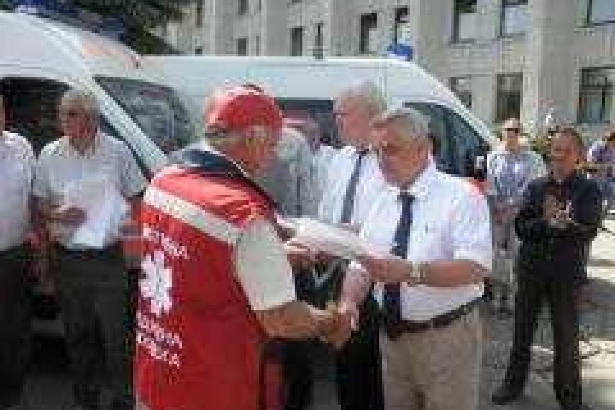 К больным на Полтавщине будут "лететь" 44 новых автомобиля экстренной медицинской помощи К больным на Полтавщине будут "лететь" 44 новых автомобиля экстренной медицинской помощи
