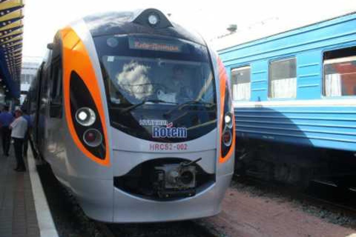 На маршруте Дарница-Киев-Львов вновь будет "летать" поезд Интерсити+ На маршруте Дарница-Киев-Львов вновь будет "летать" поезд Интерсити+