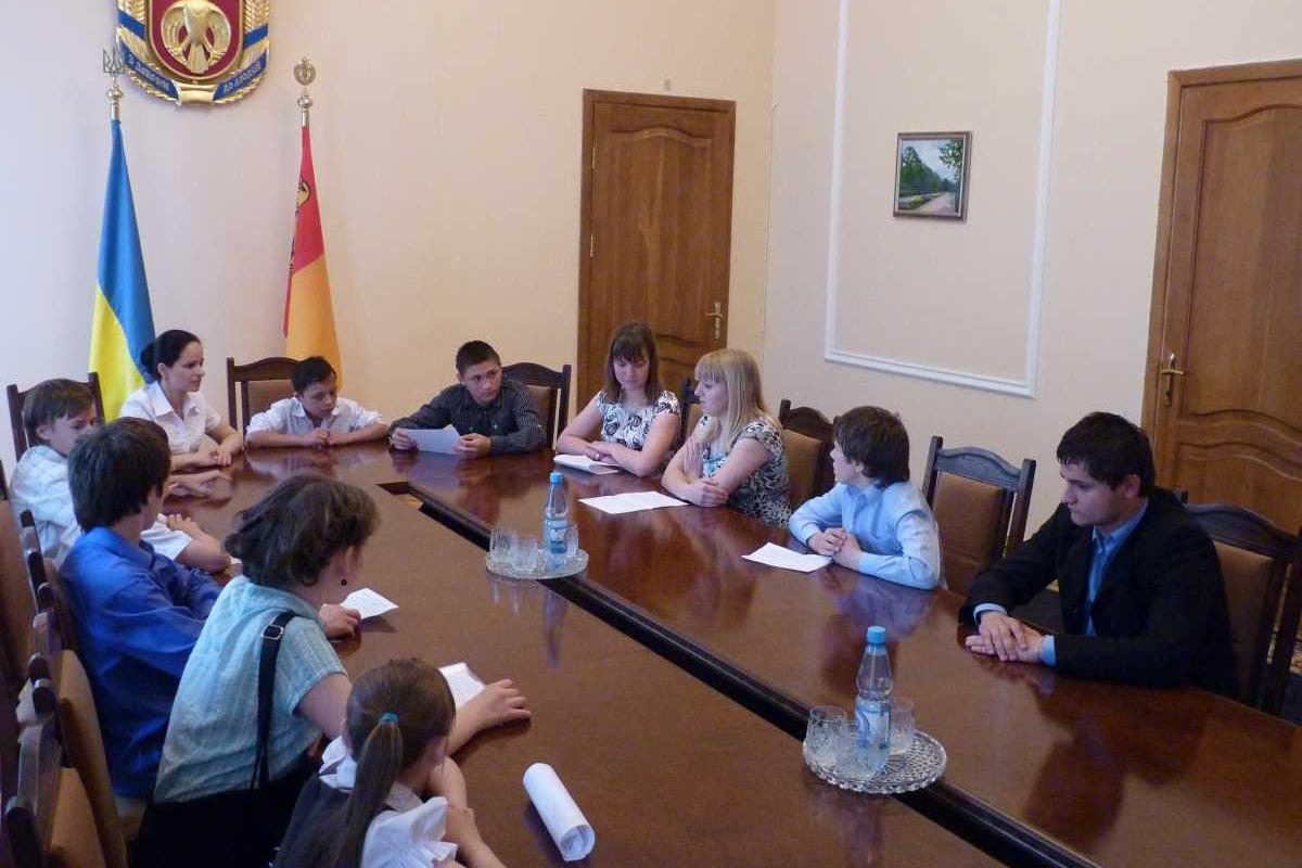 Вопитанники детского дома побывали в гостях у Кировоградской ОГА