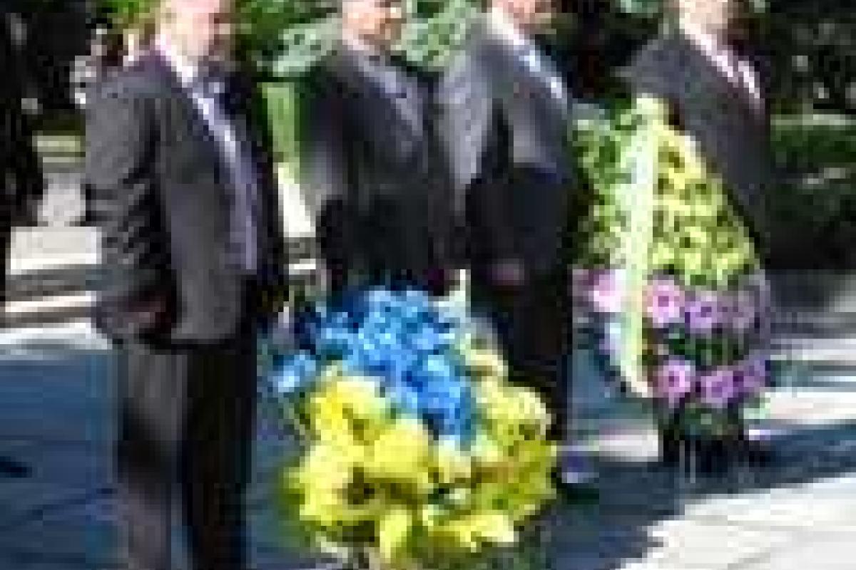 На Ровенщине почтили память жертв политических репрессий На Ровенщине почтили память жертв политических репрессий