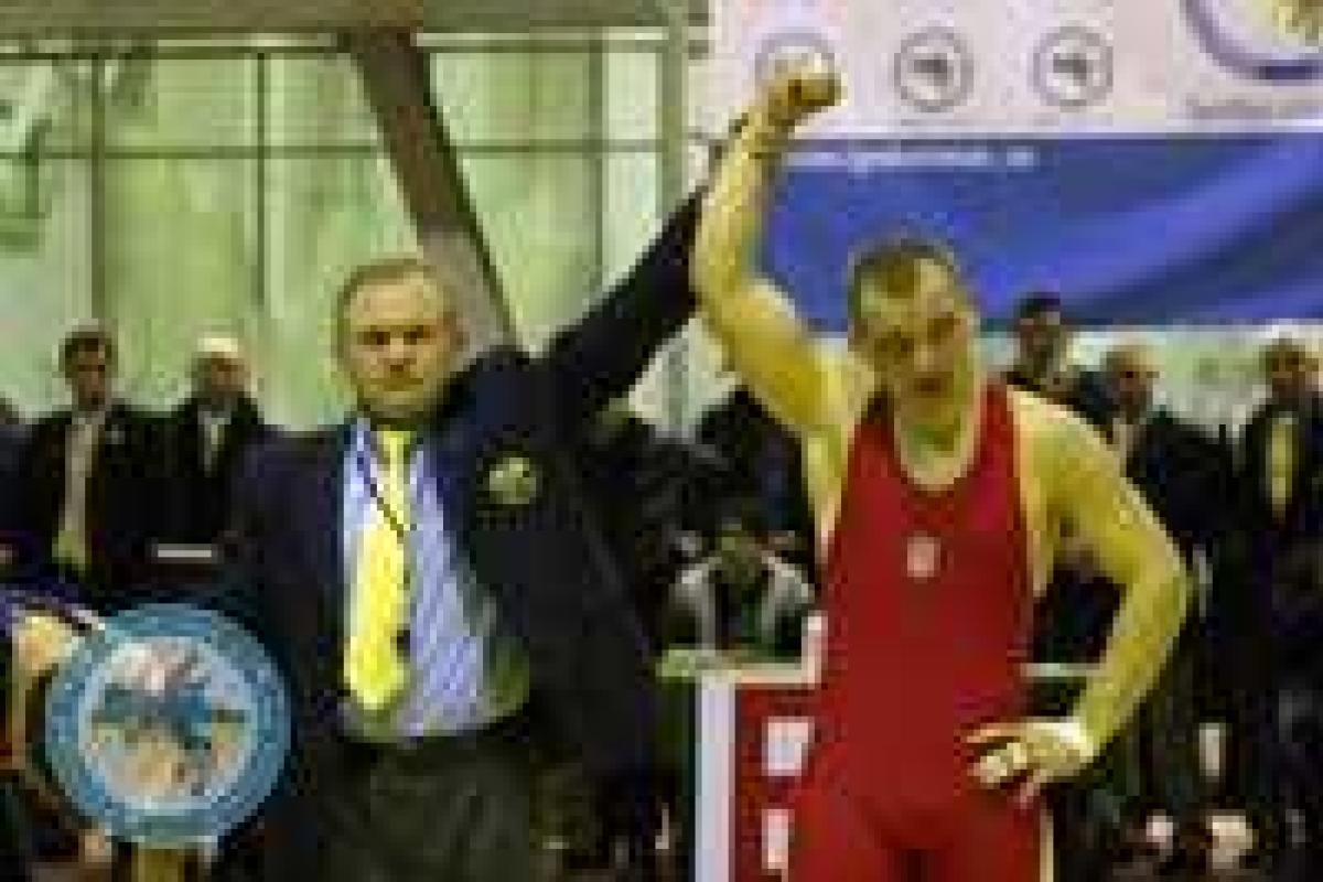 Запорожские борцы "вырвали" победу на чемпионате Украины Запорожские борцы "вырвали" победу на чемпионате Украины