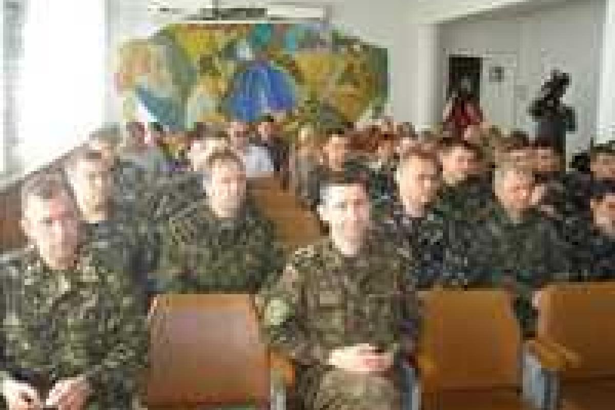 Запорожские военнослужащие готовятся к голосованию в выборах Президента Украины Запорожские военнослужащие готовятся к голосованию в выборах Президента Украины